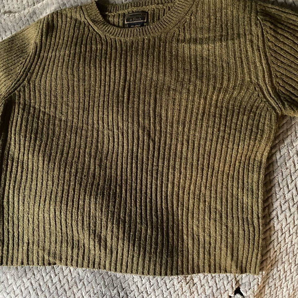 Abercrombie and fitch short sleeve olive green sweater size medium